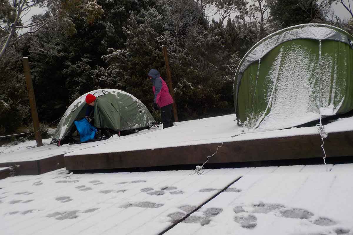 Tents-and-boardwalk-covered-in-snow-at-cradle-mountain